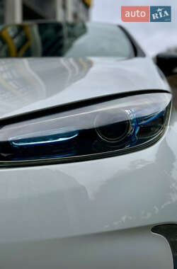 Хэтчбек Renault Zoe 2016 в 