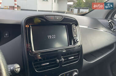 Хэтчбек Renault Zoe 2019 в 