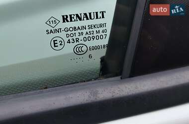 Хэтчбек Renault Zoe 2016 в 