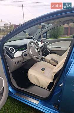 Хэтчбек Renault Zoe 2017 в 