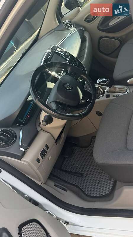 Хэтчбек Renault Zoe 2016 в Львове