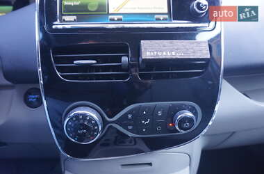 Хэтчбек Renault Zoe 2015 в 