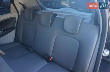 Хэтчбек Renault Zoe 2015 в 