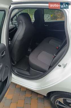 Хэтчбек Renault Zoe 2019 в 