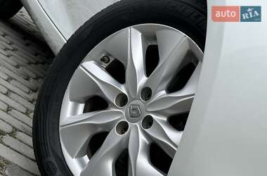 Хэтчбек Renault Zoe 2013 в 