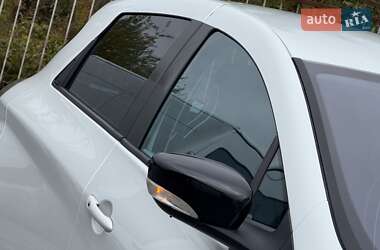 Хэтчбек Renault Zoe 2013 в 