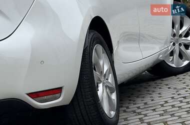 Хэтчбек Renault Zoe 2013 в 