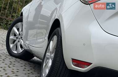Хэтчбек Renault Zoe 2013 в 