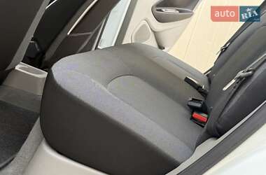 Хэтчбек Renault Zoe 2013 в 