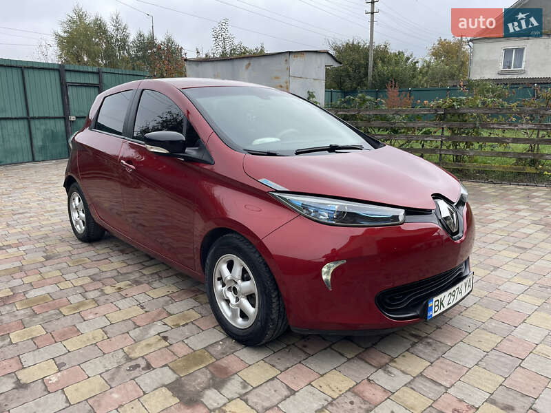 Хэтчбек Renault Zoe 2018 в 