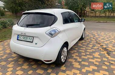 Хэтчбек Renault Zoe 2015 в 