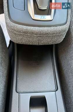 Хэтчбек Renault Zoe 2021 в 