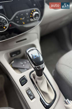 Хэтчбек Renault Zoe 2015 в 