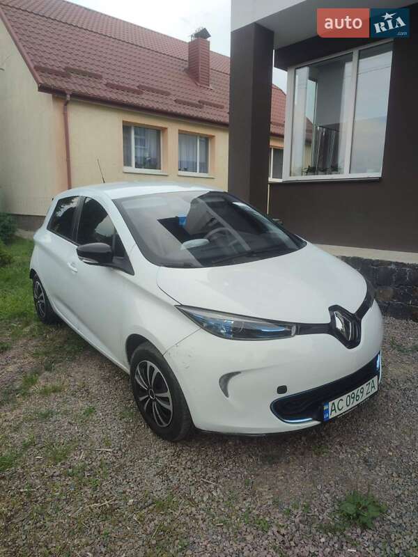 Хэтчбек Renault Zoe 2015 в 