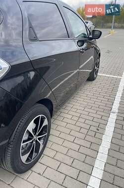Хэтчбек Renault Zoe 2018 в 