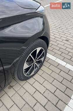Хэтчбек Renault Zoe 2018 в 