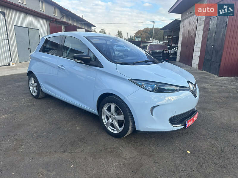 Хэтчбек Renault Zoe 2016 в 