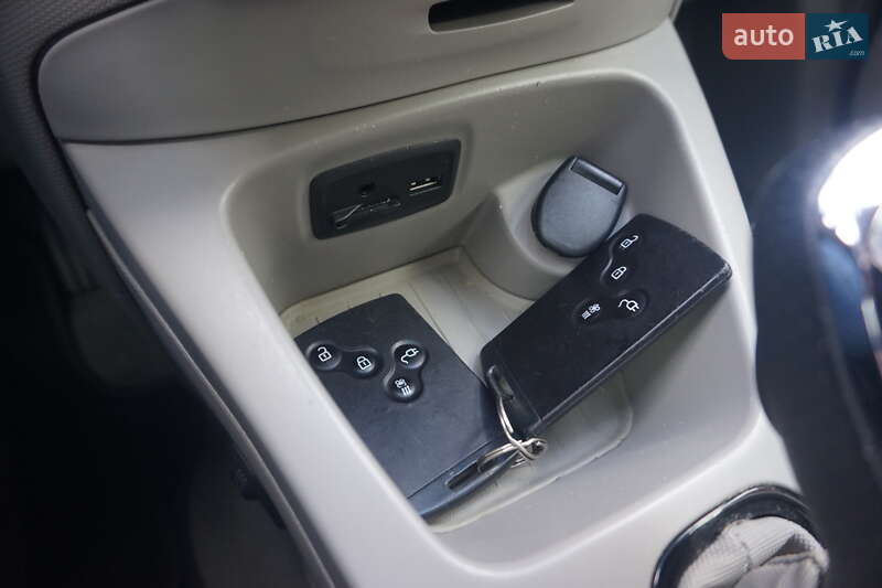 Хэтчбек Renault Zoe 2015 в Самборе