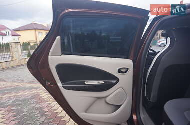 Хэтчбек Renault Zoe 2015 в 