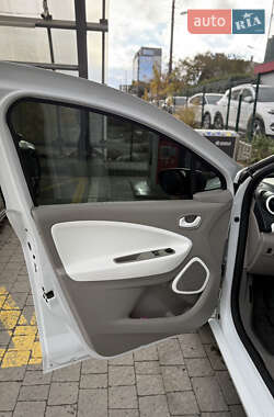 Хэтчбек Renault Zoe 2018 в 