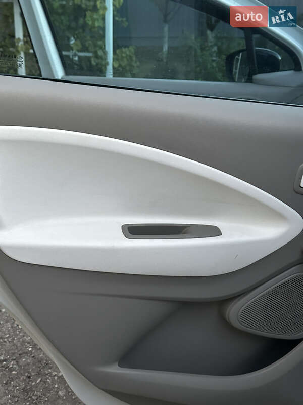 Хэтчбек Renault Zoe 2014 в Полтаве фото 5 Хэтчбек Renault Zoe 2014 в Полтаве