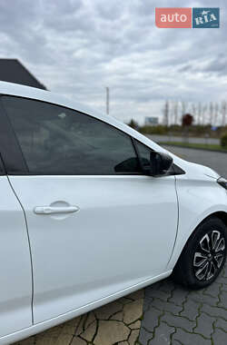 Хэтчбек Renault Zoe 2021 в 