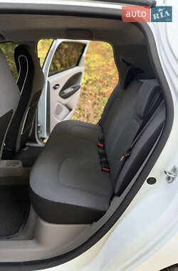 Хетчбек Renault Zoe 2013 в  фото 24 Хетчбек Renault Zoe 2013 в