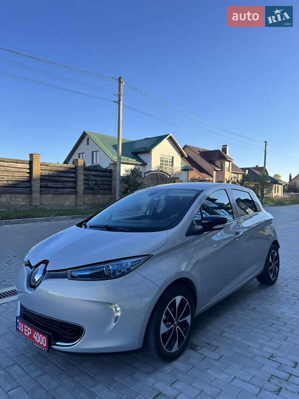 Хэтчбек Renault Zoe 2018 в 