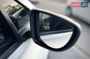 Хетчбек Renault Zoe 2015 в 