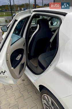 Хэтчбек Renault Zoe 2015 в 