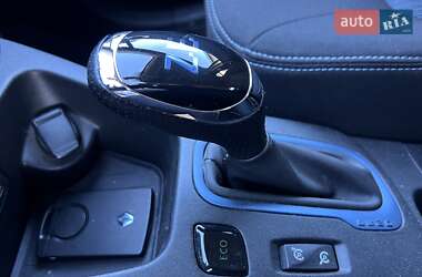 Хэтчбек Renault Zoe 2017 в 