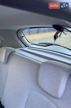 Хэтчбек Renault Zoe 2019 в 