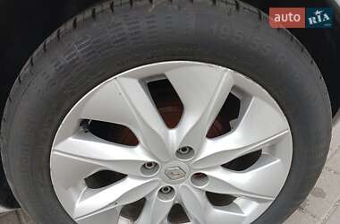 Хетчбек Renault Zoe 2014 в  фото 15 Хетчбек Renault Zoe 2014 в