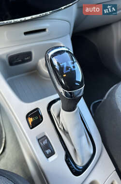 Хетчбек Renault Zoe 2015 в  фото 26 Хетчбек Renault Zoe 2015 в