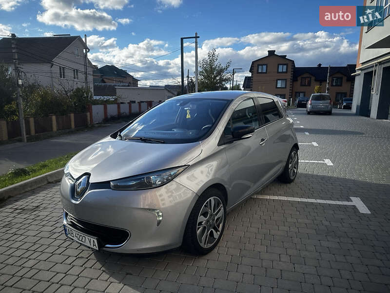 Хэтчбек Renault Zoe 2015 в 