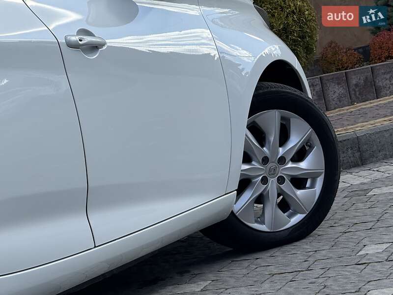 Хетчбек Renault Zoe 2013 в Дрогобичі