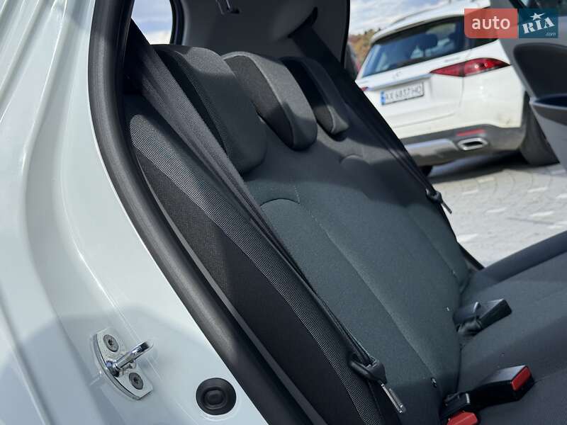 Хетчбек Renault Zoe 2013 в Дрогобичі