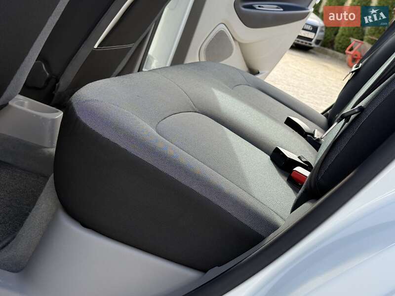 Хетчбек Renault Zoe 2013 в Дрогобичі