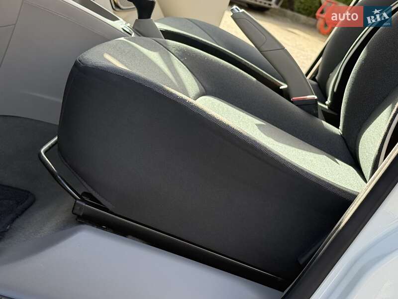 Хетчбек Renault Zoe 2013 в Дрогобичі