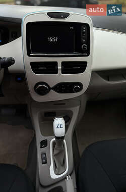 Хэтчбек Renault Zoe 2016 в 