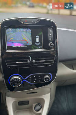 Хетчбек Renault Zoe 2015 в 