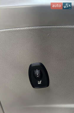 Хетчбек Renault Zoe 2015 в 