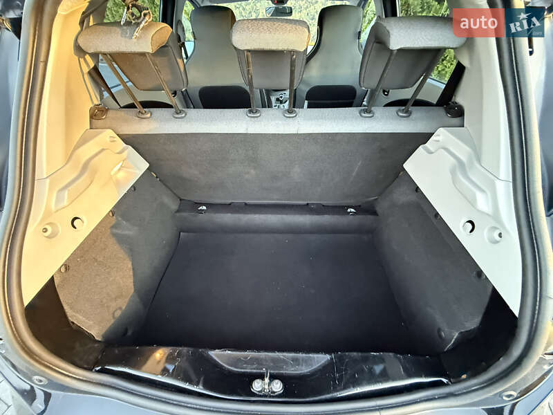 Хетчбек Renault Zoe 2014 в Стрию фото 40 Хетчбек Renault Zoe 2014 в Стрию