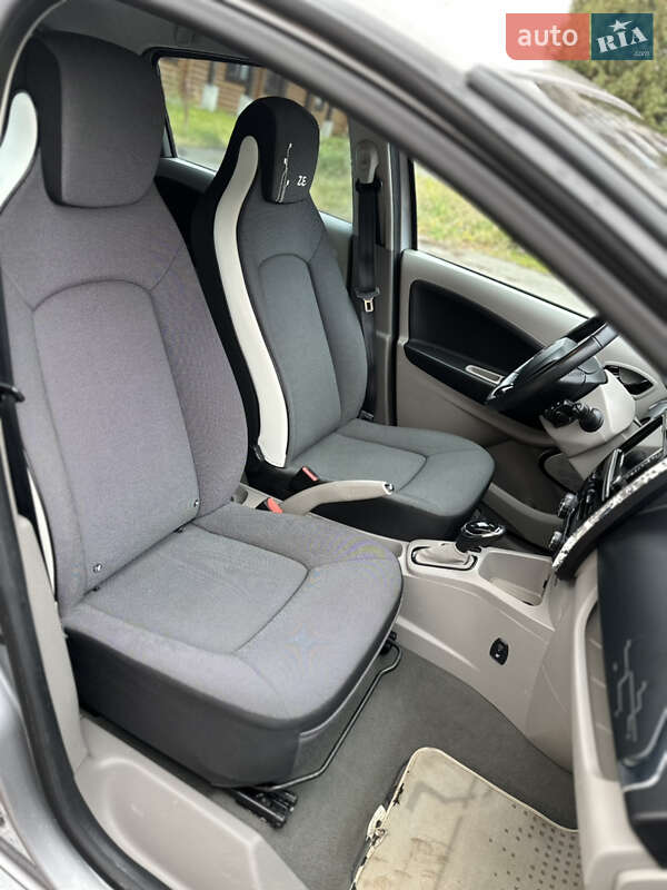 Хэтчбек Renault Zoe 2015 в Дубно