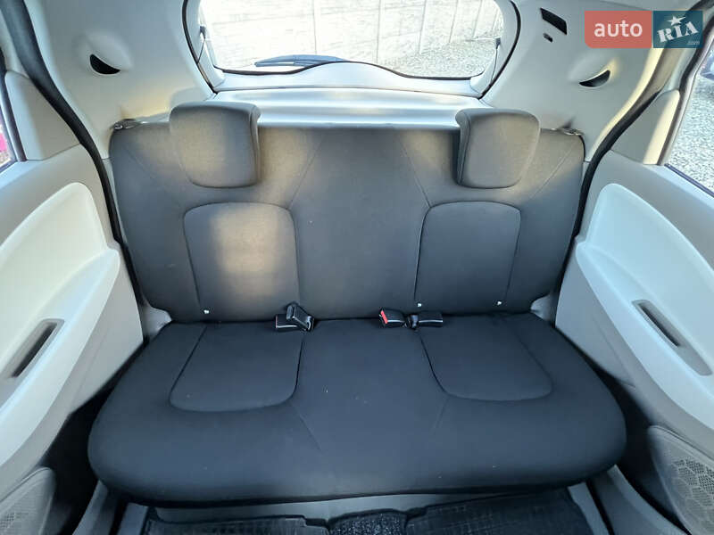 Хэтчбек Renault Zoe 2017 в Коломые фото 30 Хэтчбек Renault Zoe 2017 в Коломые