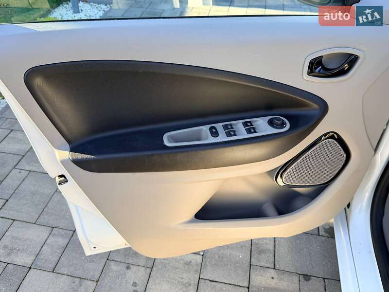 Хетчбек Renault Zoe 2015 в Рівному фото 17 Хетчбек Renault Zoe 2015 в Рівному