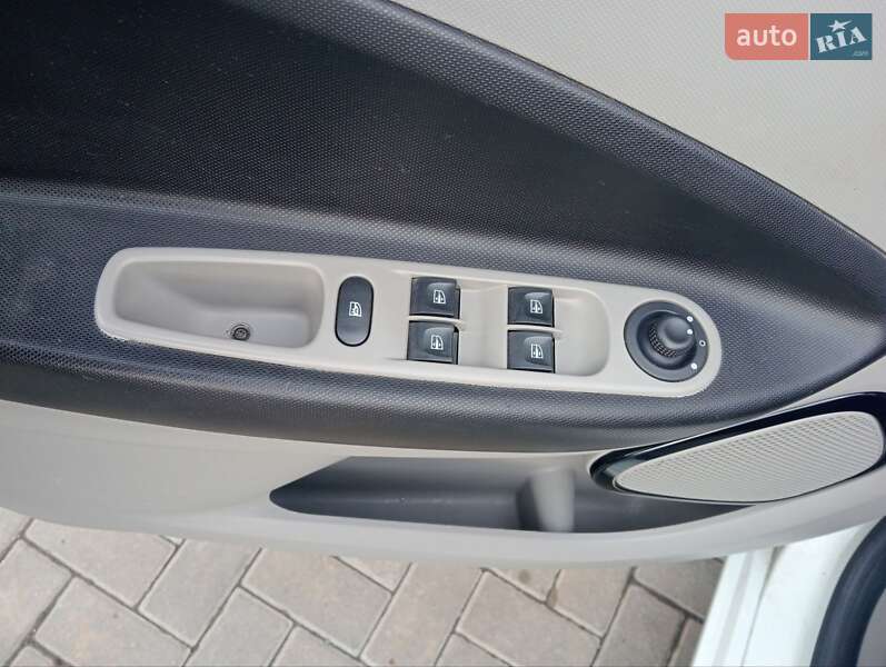 Хетчбек Renault Zoe 2015 в Хмельницькому