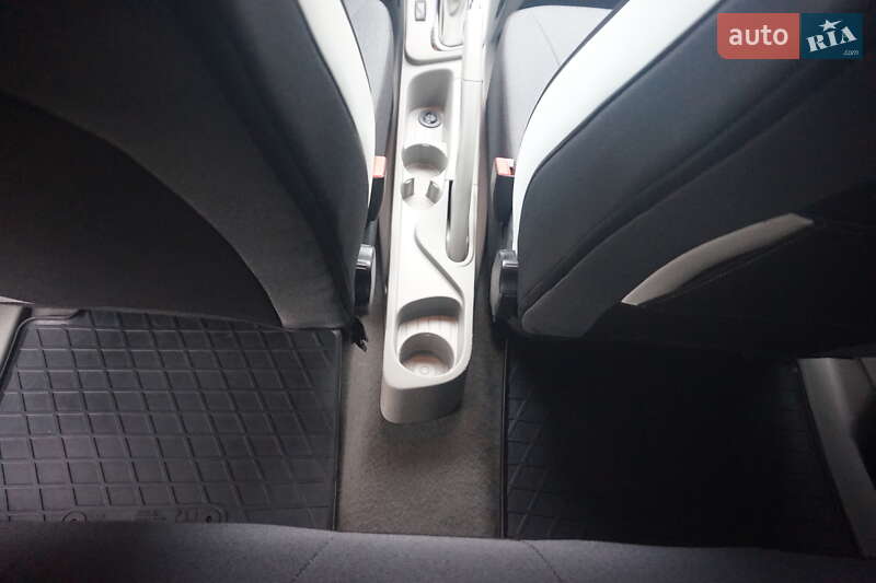 Хэтчбек Renault Zoe 2015 в Самборе фото 48 Хэтчбек Renault Zoe 2015 в Самборе