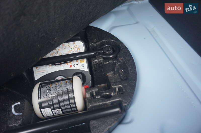 Хэтчбек Renault Zoe 2015 в Самборе фото 52 Хэтчбек Renault Zoe 2015 в Самборе