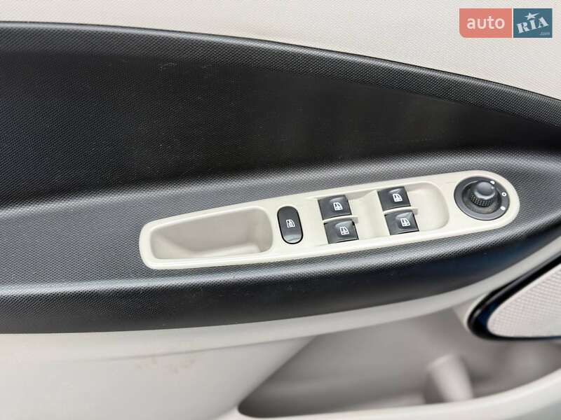 Хэтчбек Renault Zoe 2016 в Ровно фото 15 Хэтчбек Renault Zoe 2016 в Ровно